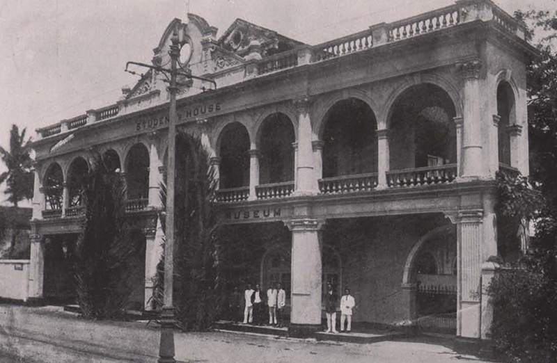 Japanese Commercial Museum. Image reproduced from 南洋之産業. 壹之卷 = Tropical Industry (Nan’yō no Sangyō. Ichi no Ken). 新嘉坡: 新嘉坡商品陳列館 (Shingapōru: Shingapōru Shōhin Chinretsukan), 1920, 7. (From National Library Singapore, call no. RRARE 338.0595 NAN).